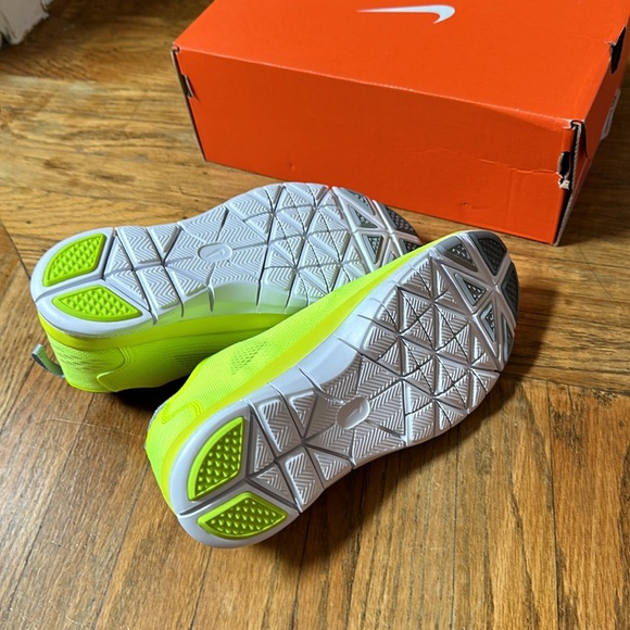 NIB Nike Free 5.0 TR Fit 4 Training Sneaker - Picture 3 of 4